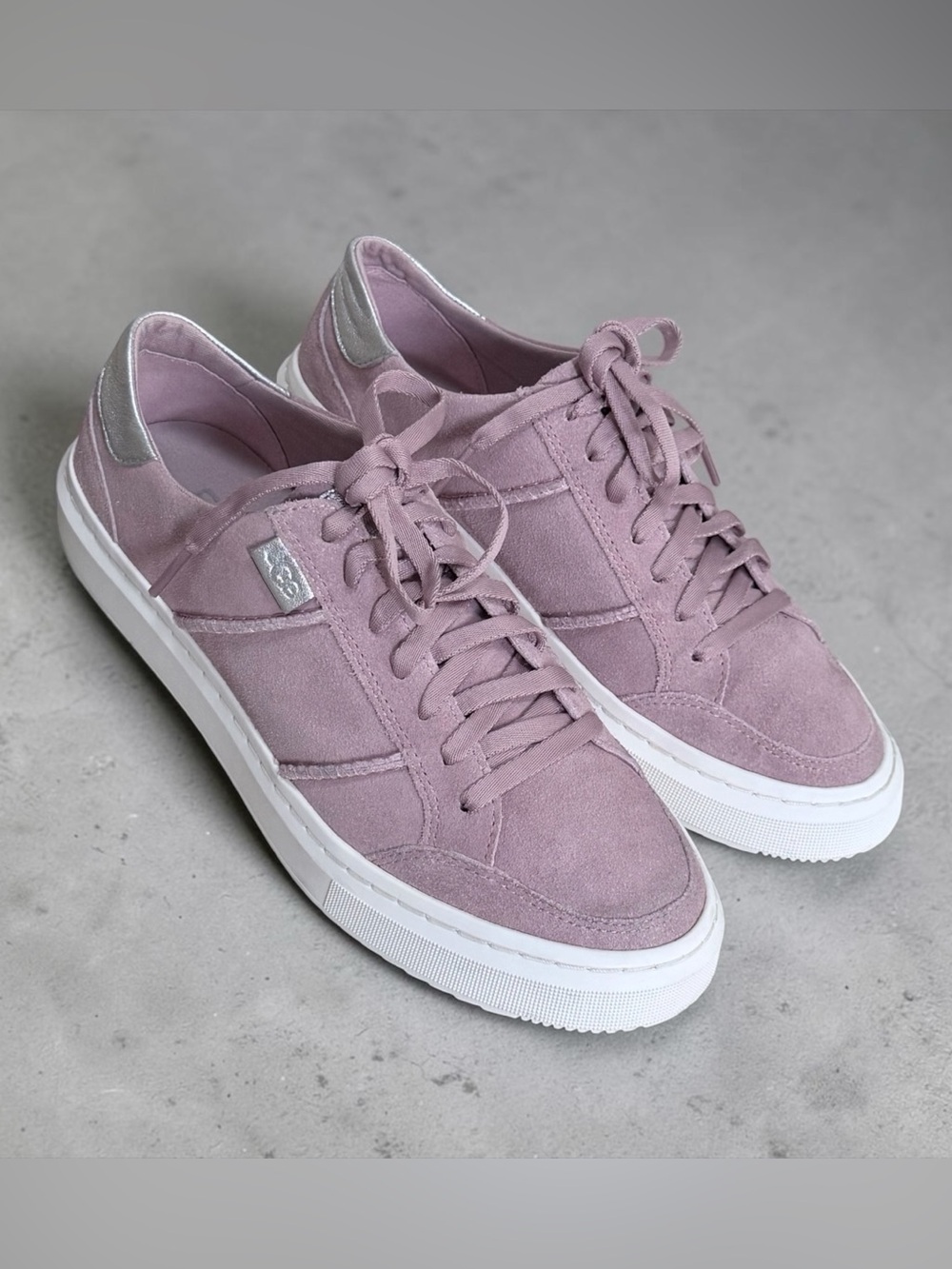 UGG Women’s Pink Suede Lace-Up Sneakers! Size 8! EUC!!